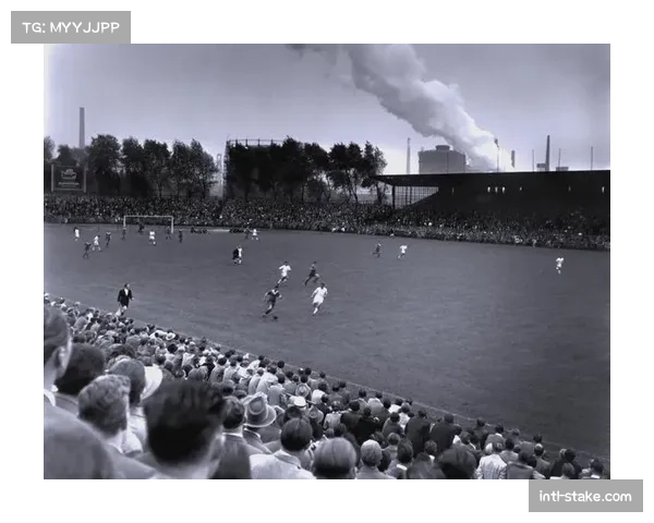 鲁尔区的变迁:随着矿业衰落,沙尔克04与波鸿的社区角色如何演变? 鲁尔区的变迁:随着矿业衰落,沙尔克04与波鸿的社区角色如何演变?